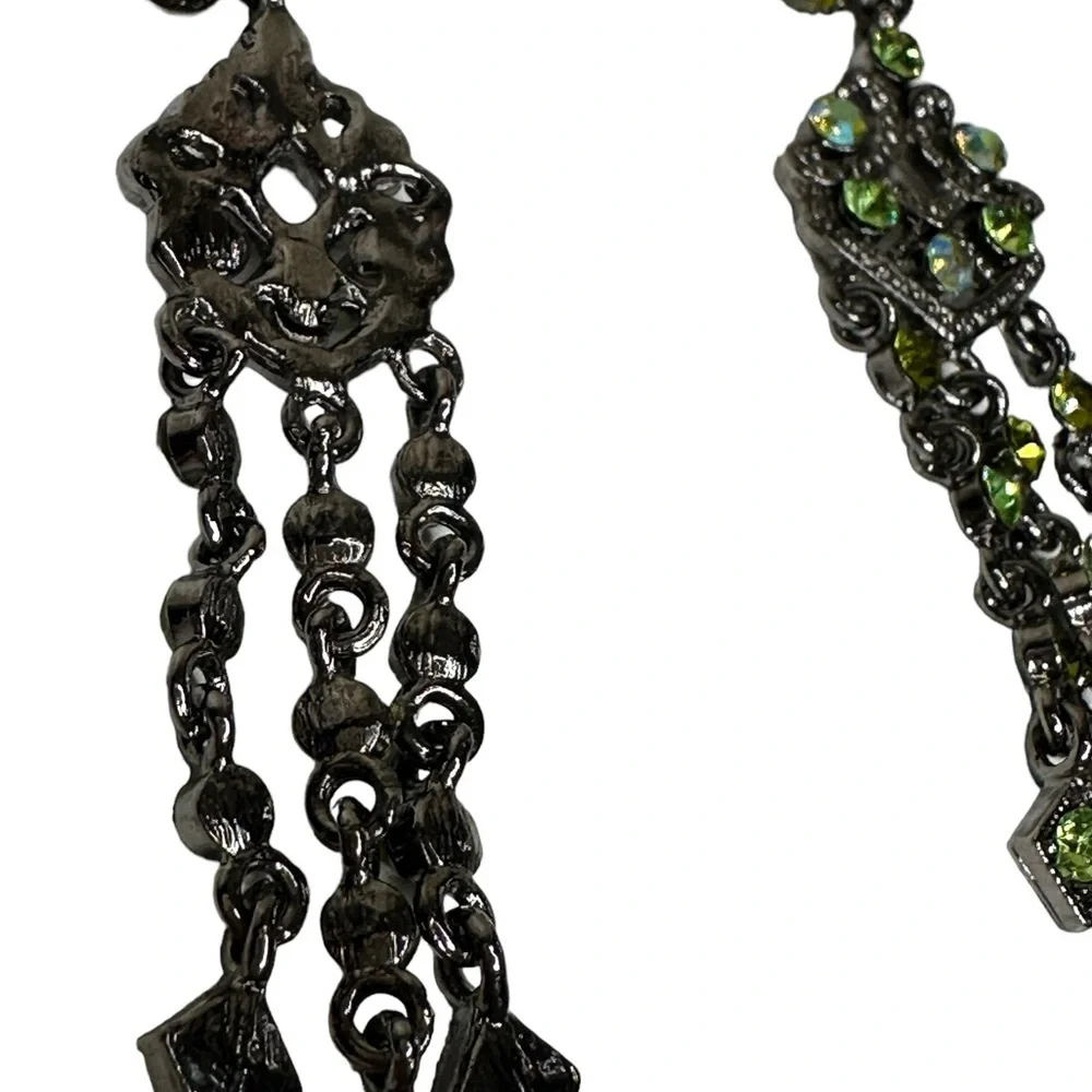 Beautiful vintage silver with green stone earrings. Stunning dangle earrings